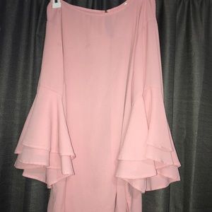 Plus size pink top! With flowy sleeves